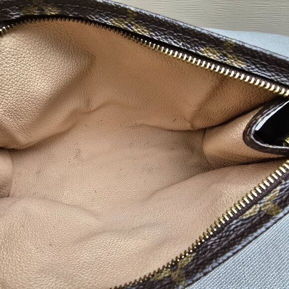 Louis Vuitton Monogram Pochette - Picture 6 of 7